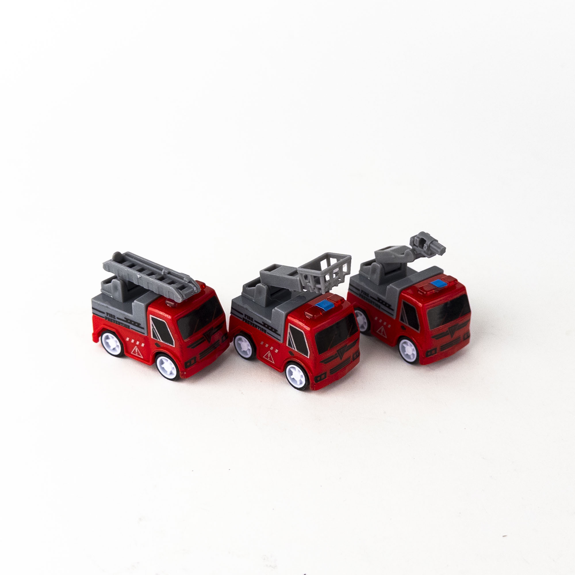 Mașinuță mini de pompieri din plastic 4,8×2,8 cm