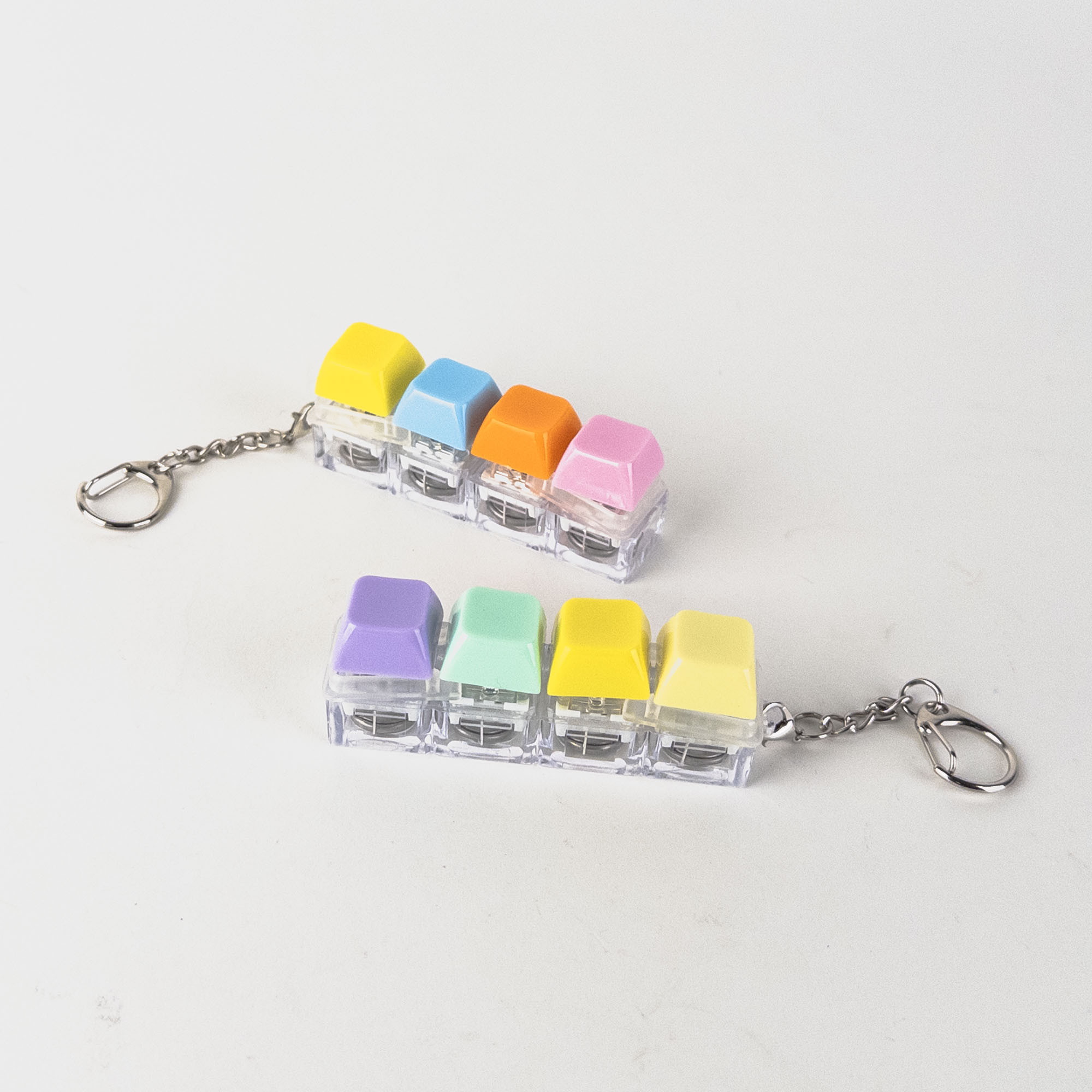 Breloc luminos „Buton” mat colorat (4 butoane)